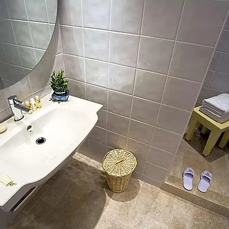 Cecile Hotel