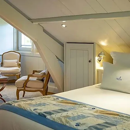 Cecile Hotel
