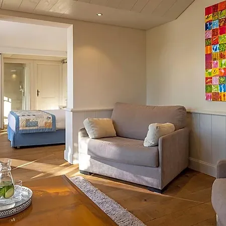 Cecile Hotel 4*
