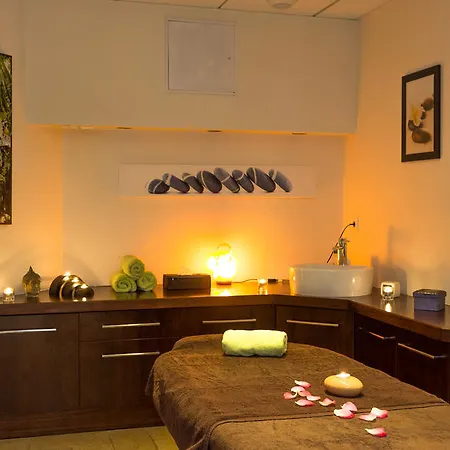 Hotel Cecile 4*