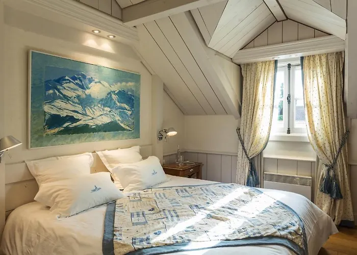 Cecile Hotel 4*